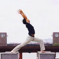 男性ヨガインストラクター 高橋陽介の写真