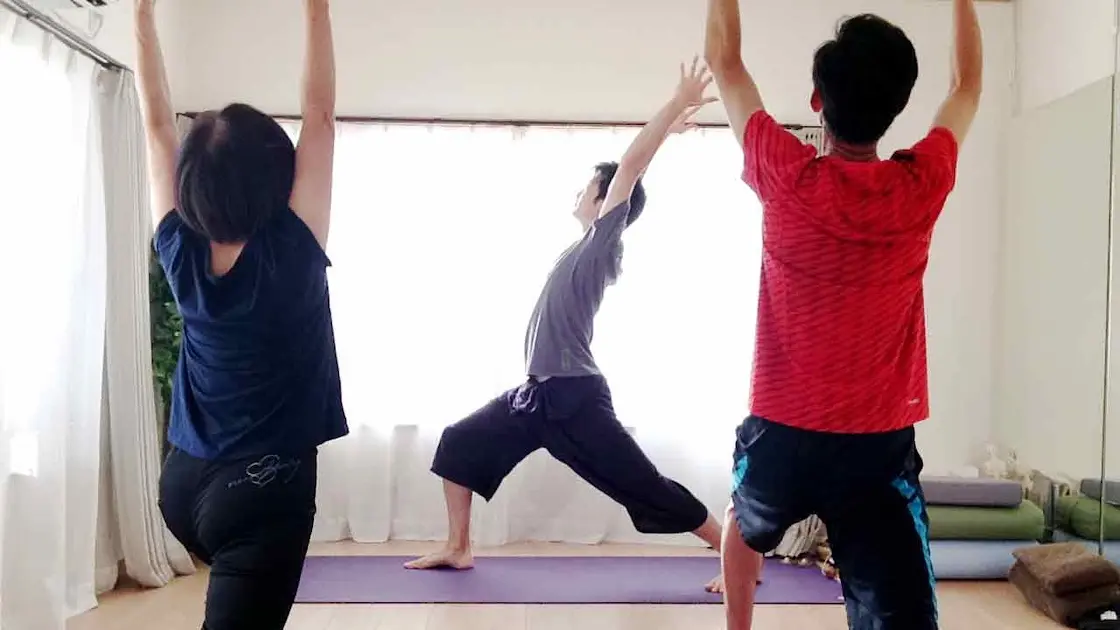 少人数・プライベートヨガスタジオでのレッスン