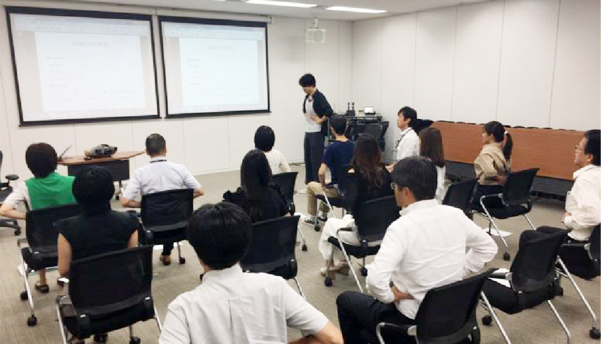 ヨガマットや着替えなども不要なレッスンから、本格的なレッスンまで