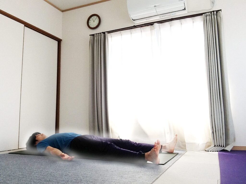 意識体を用いて、アーサナ・プラーナーヤーマ・バンダ・ムドラーを実践する