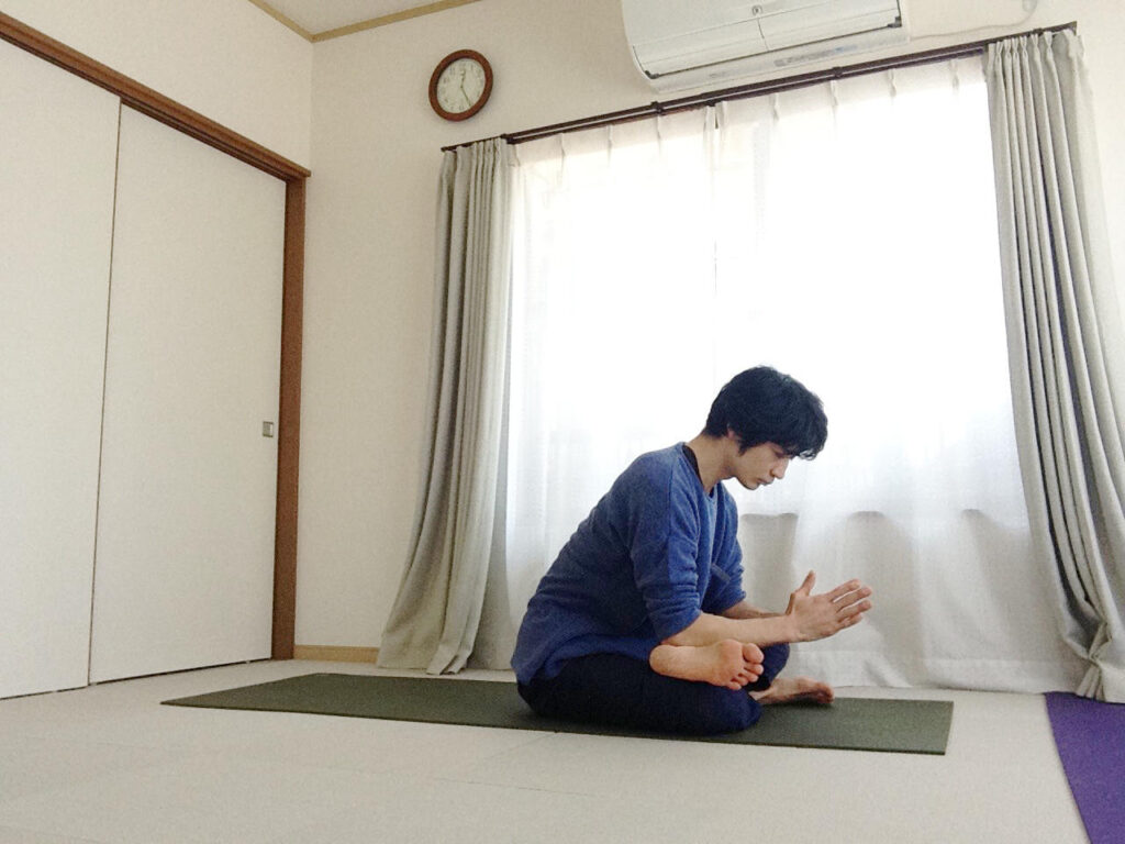 「陰ヨガ的なやり方」でアーサナを深める